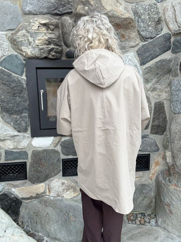 Mow poncho silver mink