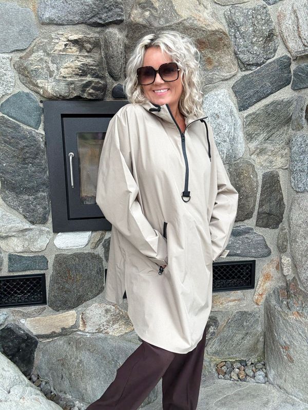 Mow poncho silver mink