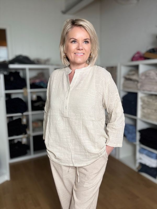 Maggi emb shirt