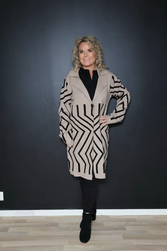 Claura cardigan Simply Taupe w. Black