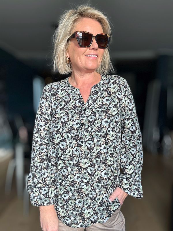 Bluse med blomster grønn